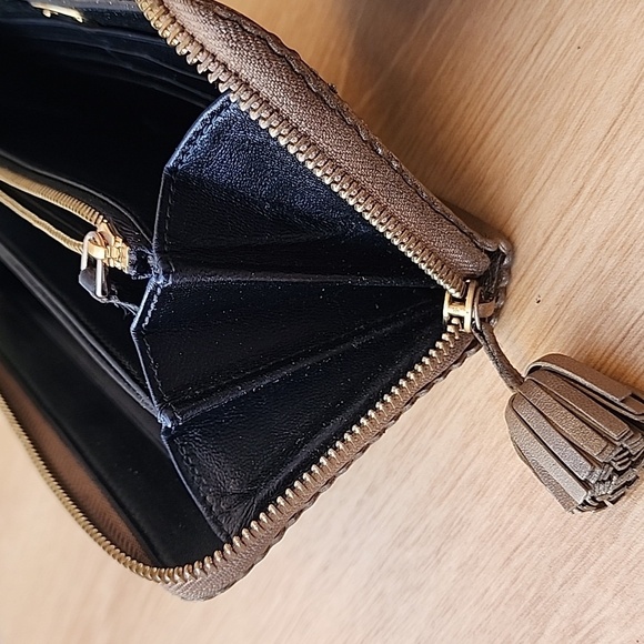 LOEWE Anagram Tassel Women's Long Wallet Champagne Gold Leather - Picture 12 of 15